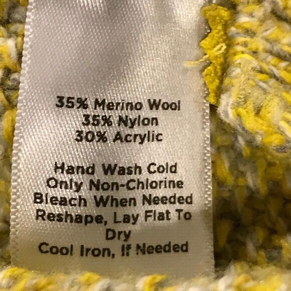 Beautiful knit sweater   - Picture 8 of 12